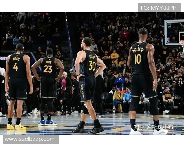 篮球明星的爱情故事揭秘：从赛场到生活的甜蜜瞬间与挑战